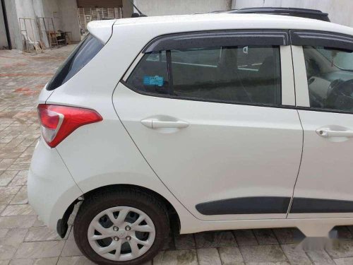 Hyundai Grand i10 Magna 2017 MT for sale in Indore