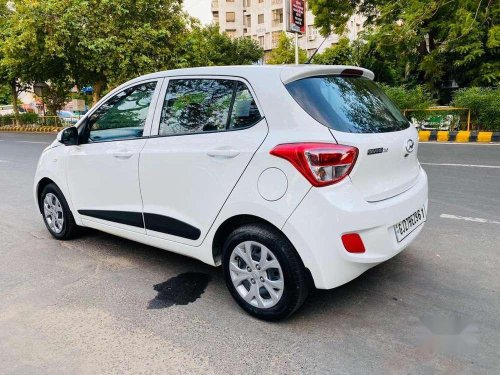 Hyundai Grand i10 Magna 2016 MT in Ahmedabad 