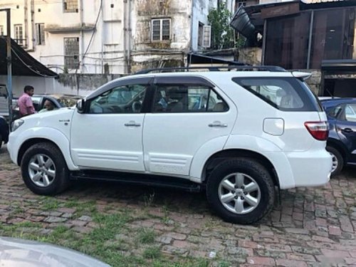 Toyota Fortuner 3.0 Diesel 2010 MT for sale in Kolkata 