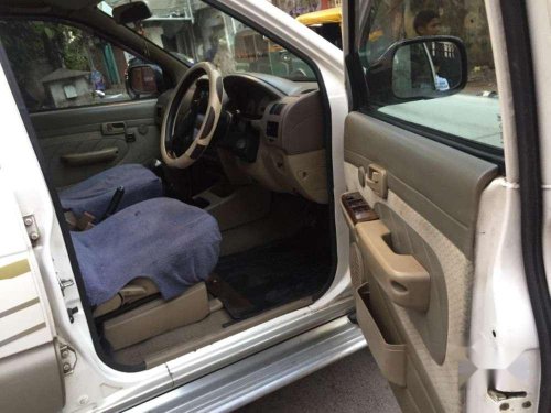 Chevrolet Tavera Neo, 2012, MT in Kolkata 