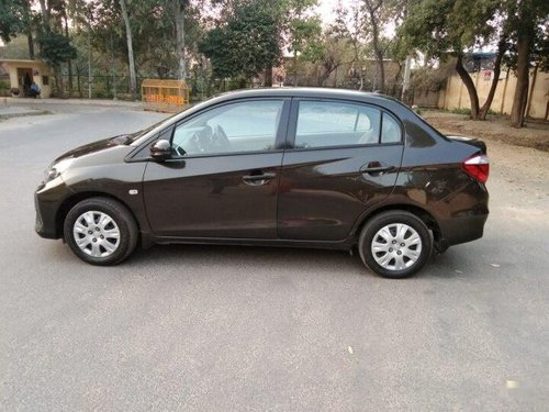 Used 2017 Honda Amaze MT for sale in New Delhi