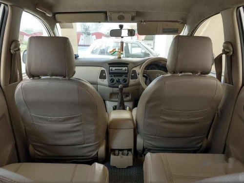 Used Toyota Innova 2.5 E 7 STR, 2007, Diesel MT for sale in Lucknow 