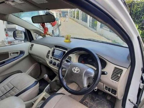 Toyota Innova 2.5 GX BS IV 8 STR, 2014, Diesel MT in Lucknow