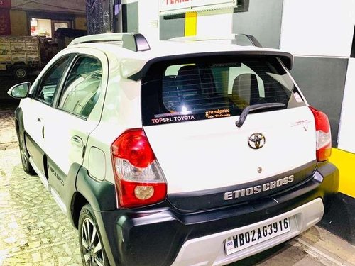 Toyota Etios Cross 1.5 V, 2015, Petrol MT in Kolkata