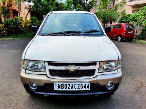 Used Chevrolet Tavera 2013 MT for sale in Kolkata 