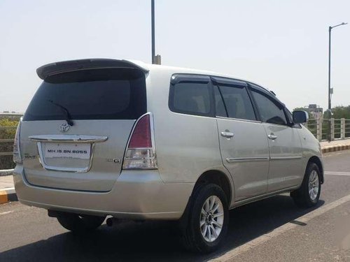 Toyota Innova 2.5 G4 8 STR, 2006, Diesel MT for sale in Dhule