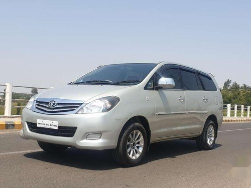 Toyota Innova 2.5 G4 8 STR, 2006, Diesel MT for sale in Dhule