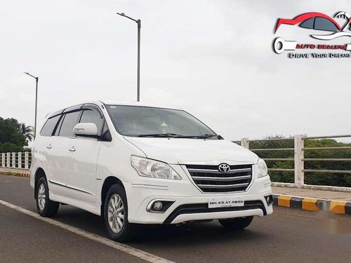 Toyota Innova 2.5 V 8 STR, 2014, Diesel MT in Dhule