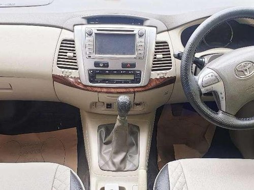 Toyota Innova 2.5 V 8 STR, 2014, Diesel MT in Dhule