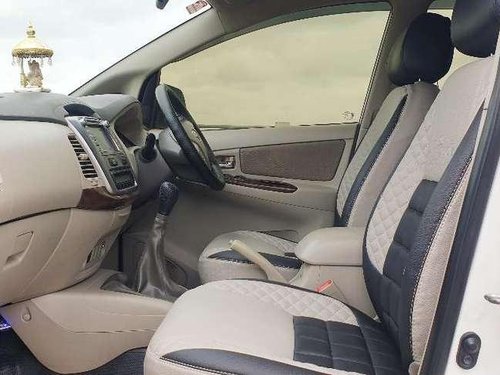 Toyota Innova 2.5 V 8 STR, 2014, Diesel MT in Dhule