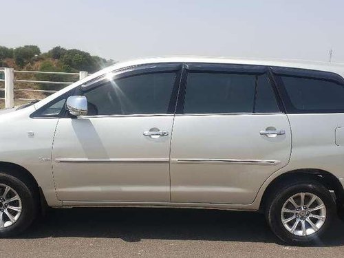 Toyota Innova 2.5 G4 8 STR, 2006, Diesel MT for sale in Dhule