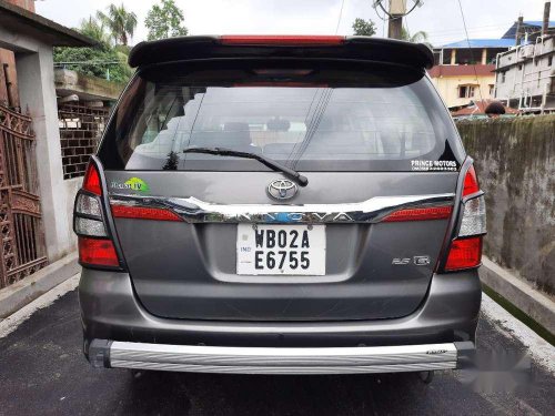 Toyota Innova 2.5 E 8 STR, 2014, Diesel MT in Siliguri