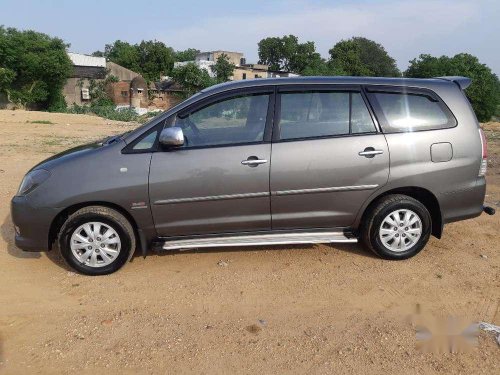 Toyota Innova 2.5 V 8 STR, 2011, Diesel MT in Ahmedabad