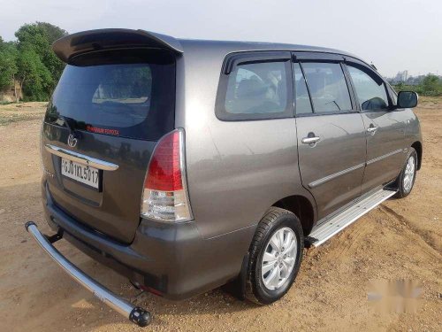 Toyota Innova 2.5 V 8 STR, 2011, Diesel MT in Ahmedabad