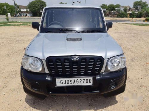 Mahindra Scorpio DX 2.6 Turbo 8 Str, 2006, Diesel MT in Ahmedabad