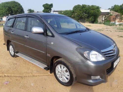 Toyota Innova 2.5 V 8 STR, 2011, Diesel MT in Ahmedabad