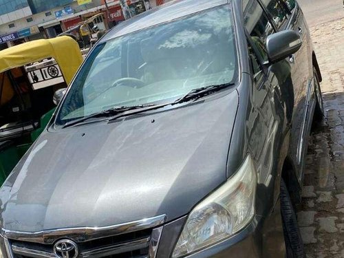 Toyota Innova 2.5 V 8 STR, 2014, Diesel MT in Jodhpur