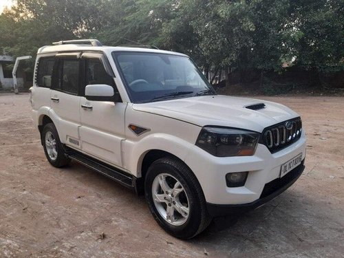 Used 2015 Mahindra Scorpio S10 7 Seater MT for sale in New Delhii