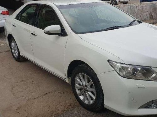 Toyota Camry W2 Automatic, 2014, Petrol AT in Noida