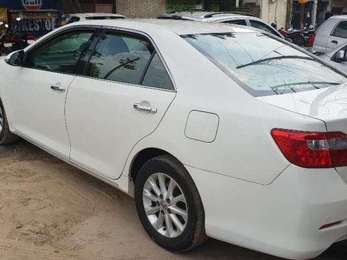 Toyota Camry W2 Automatic, 2014, Petrol AT in Noida