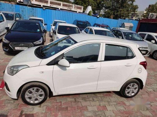 Hyundai Grand i10 Magana 2016 MT for sale in Gandhinagar 