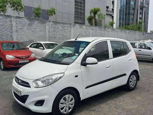 Hyundai i10 Magna 2011 MT for sale in Ahmedabad 