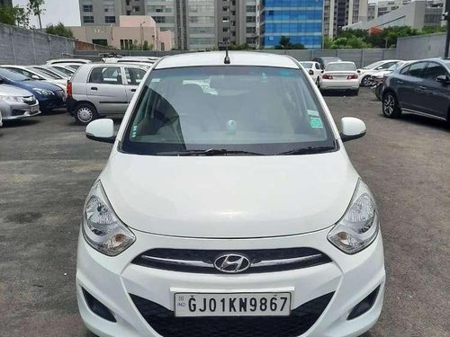 Hyundai i10 Magna 2011 MT for sale in Ahmedabad 