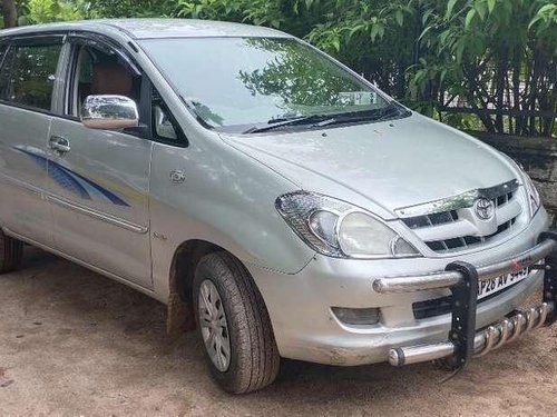 Toyota Innova 2.5 G4 8 STR, 2007, Diesel MT in Hyderabad 