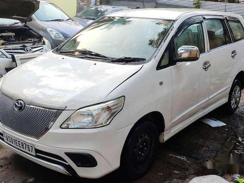 Toyota Innova 2.5 GX 8 STR BS-IV LTD, 2015, Diesel MT in Guwahati