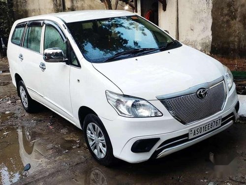 Toyota Innova 2.5 GX 8 STR BS-IV LTD, 2015, Diesel MT in Guwahati