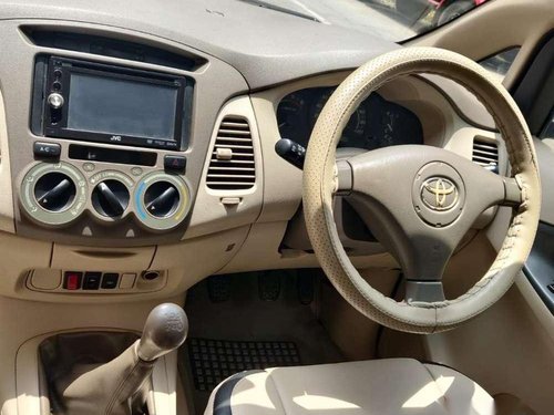 Toyota Innova 2.5 G 8 STR BS-III, 2006, Diesel MT in Surat