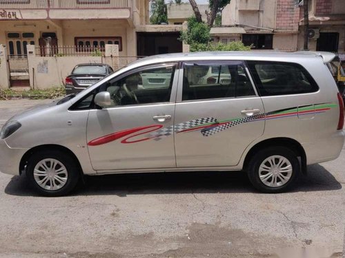 Toyota Innova 2.5 G 8 STR BS-III, 2006, Diesel MT in Surat