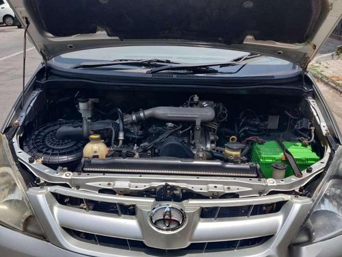 Toyota Innova 2.5 G 8 STR BS-III, 2006, Diesel MT in Surat