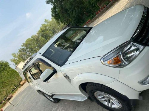 Ford Endeavour 2.5L 4x2, 2011, Diesel MT in Chandigarh