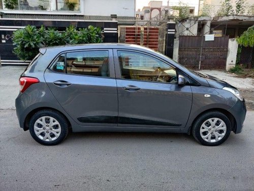 Hyundai i10 Magna 2015 MT for sale in New Delhi