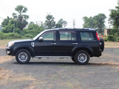 Used 2013 Ford Endeavour 2.5L 4X2 AT for sale in Vadodara