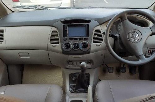 Toyota Innova 2.5 G4 Diesel 8-seater 2010 MT in Thane