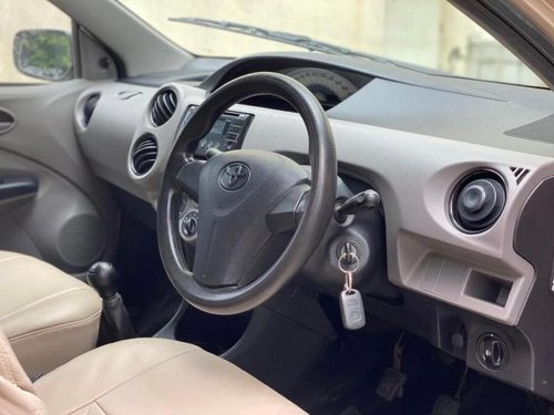 Toyota Etios Liva V 2011 MT for sale in Kolkata