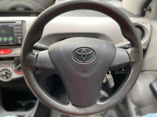 Toyota Etios Liva V 2011 MT for sale in Kolkata