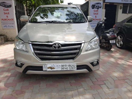 Toyota Innova 2.5 ZX 7 STR BS-III, 2015, Diesel MT in Chandigarh