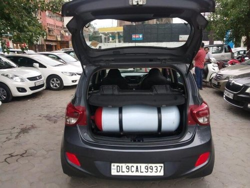 Hyundai Grand i10 Sportz CNG 2016 MT in New Delhi 