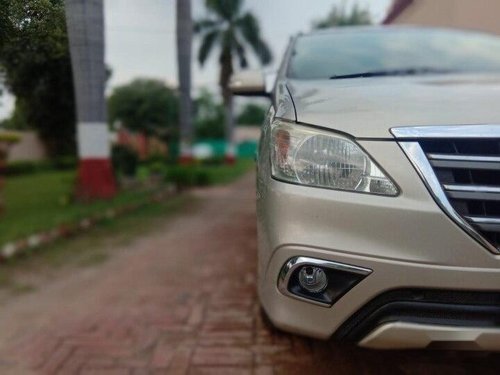 Used 2014 Toyota Innova MT for sale in Agra 