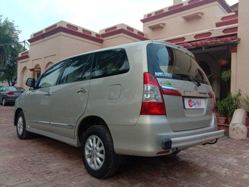 Used 2014 Toyota Innova MT for sale in Agra 