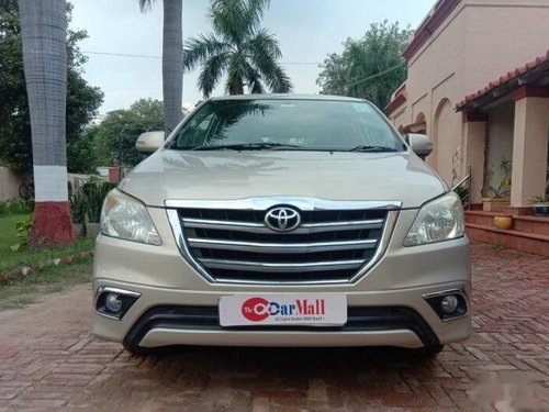 Used 2014 Toyota Innova MT for sale in Agra 