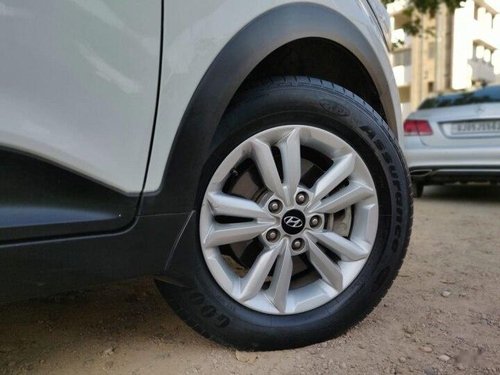 Hyundai Creta 1.6 VTVT SX Plus Dual Tone 2016 MT in Ahmedabad 