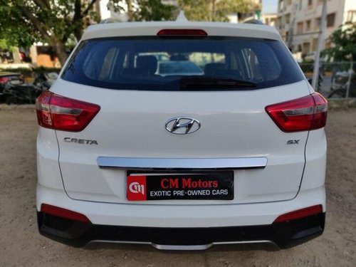 Hyundai Creta 1.6 VTVT SX Plus Dual Tone 2016 MT in Ahmedabad 