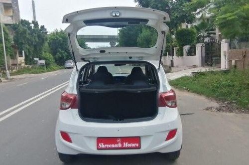 Hyundai Grand i10 1.2 Kappa Magna 2016 AT in Ahmedabad 