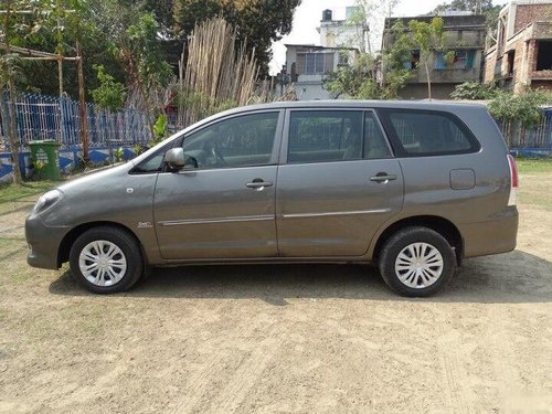 Used Toyota Innova 2.5 GX 8 STR 2011 MT for sale in Kolkata