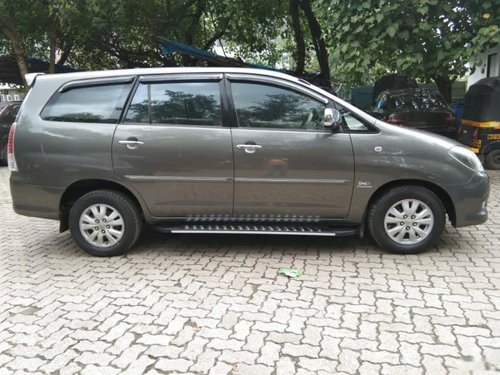 2011 Toyota Innova 2.5 V Diesel 8-seater MT in Mumbai