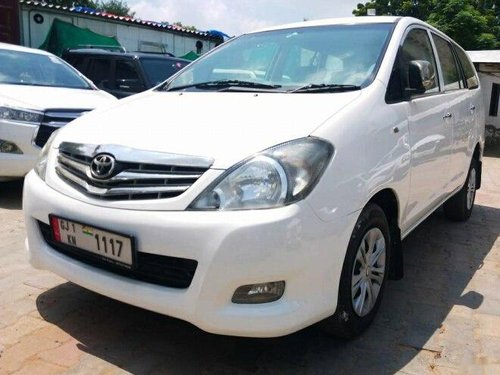 Toyota Innova 2.5 V Diesel 8-seater 2011 MT in Ahmedabad